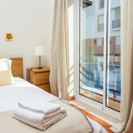 דירה Pool And Beach, *