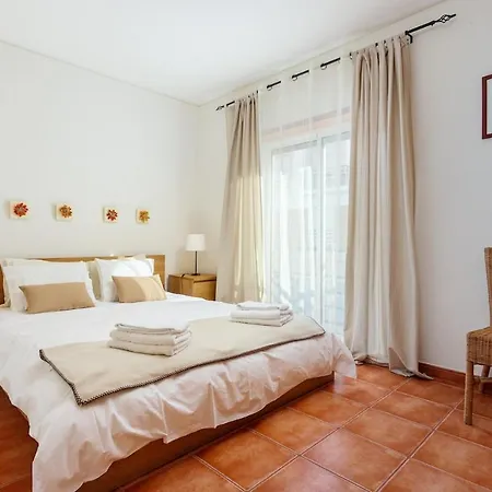 Pool And Beach, Apartmán